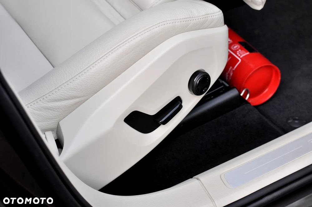 Volvo XC 60 T6 AWD Recharge Geartronic Inscription - 29