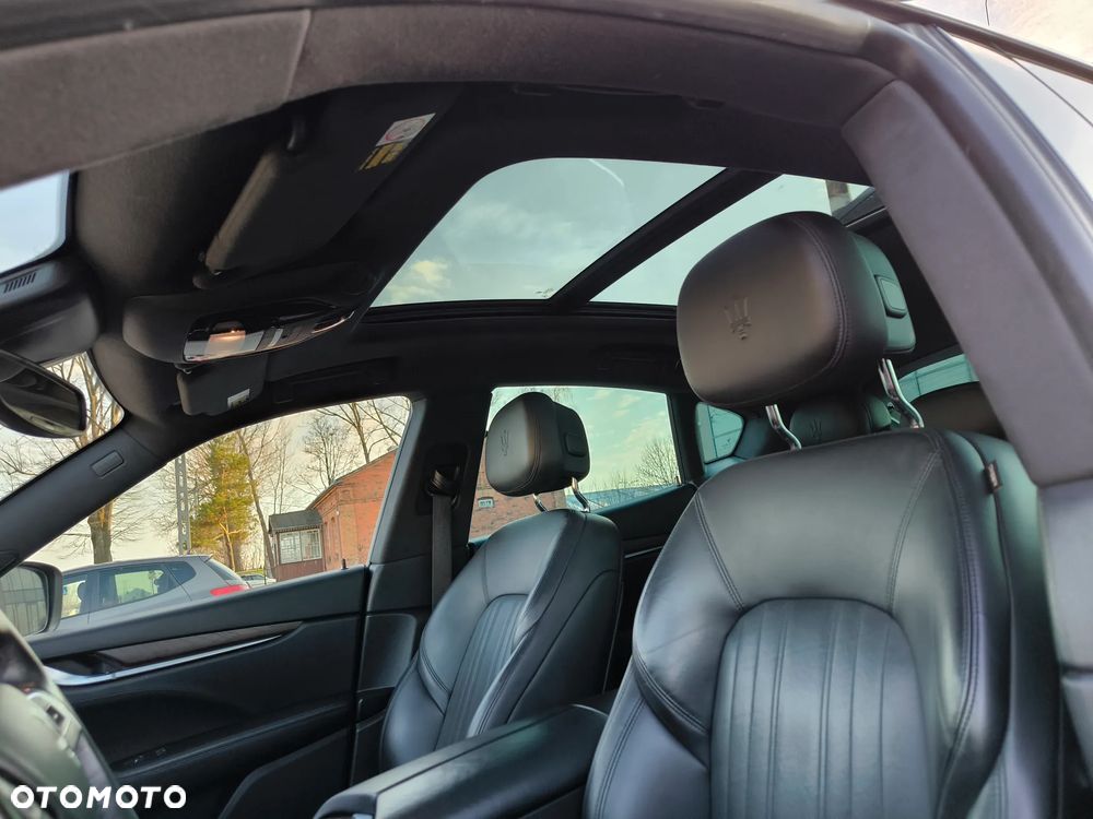 Maserati Levante Q4 Executive - 8