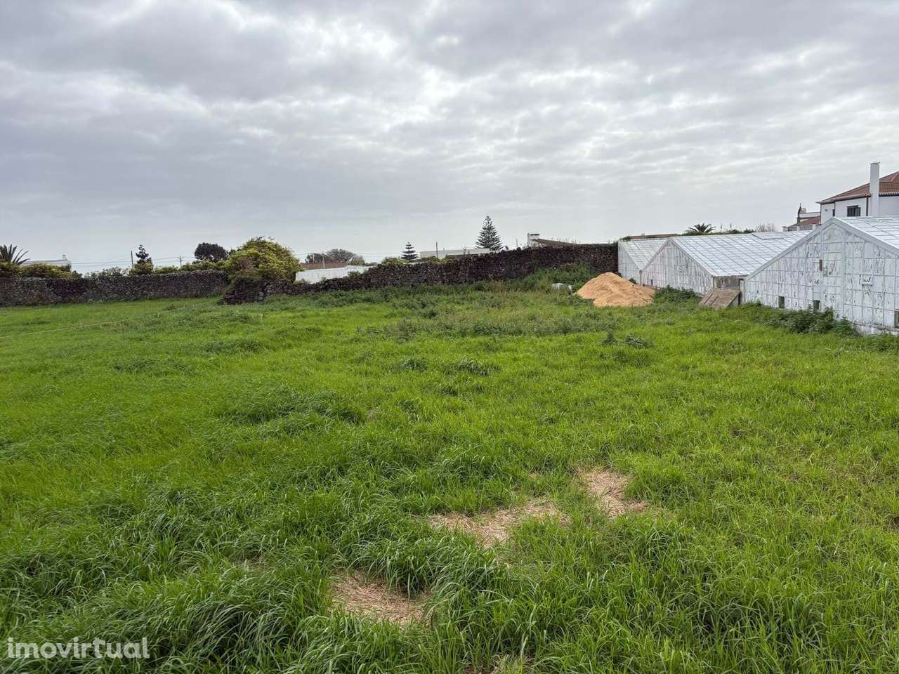 Terreno rústico, em zona urbana, com possibilidade de loteamento em Fa - Grande imagem: 2/10