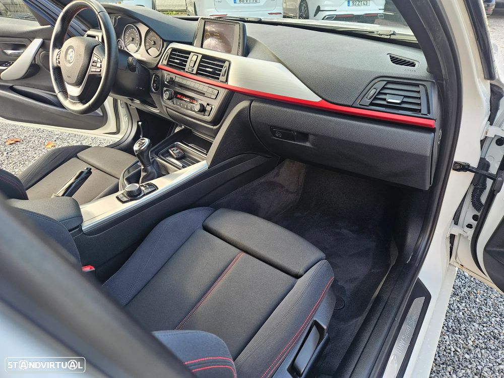 BMW 320 d Line Sport - 11