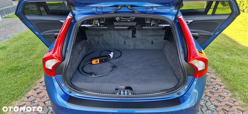 Volvo V60 D6 AWD Plug-in Hybrid Momentum - 15