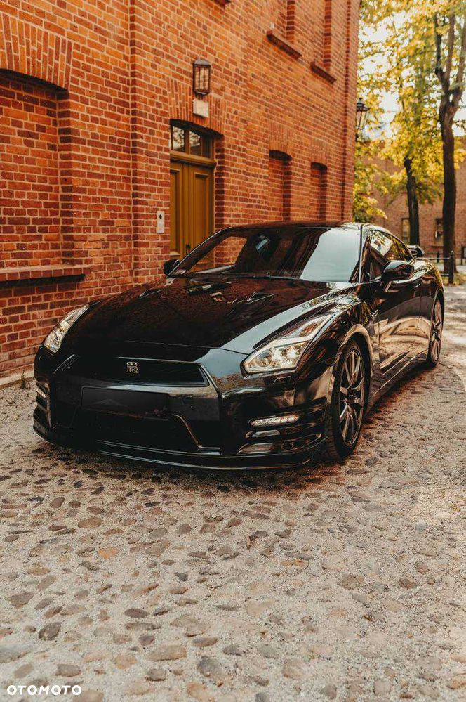Nissan GT-R - 1
