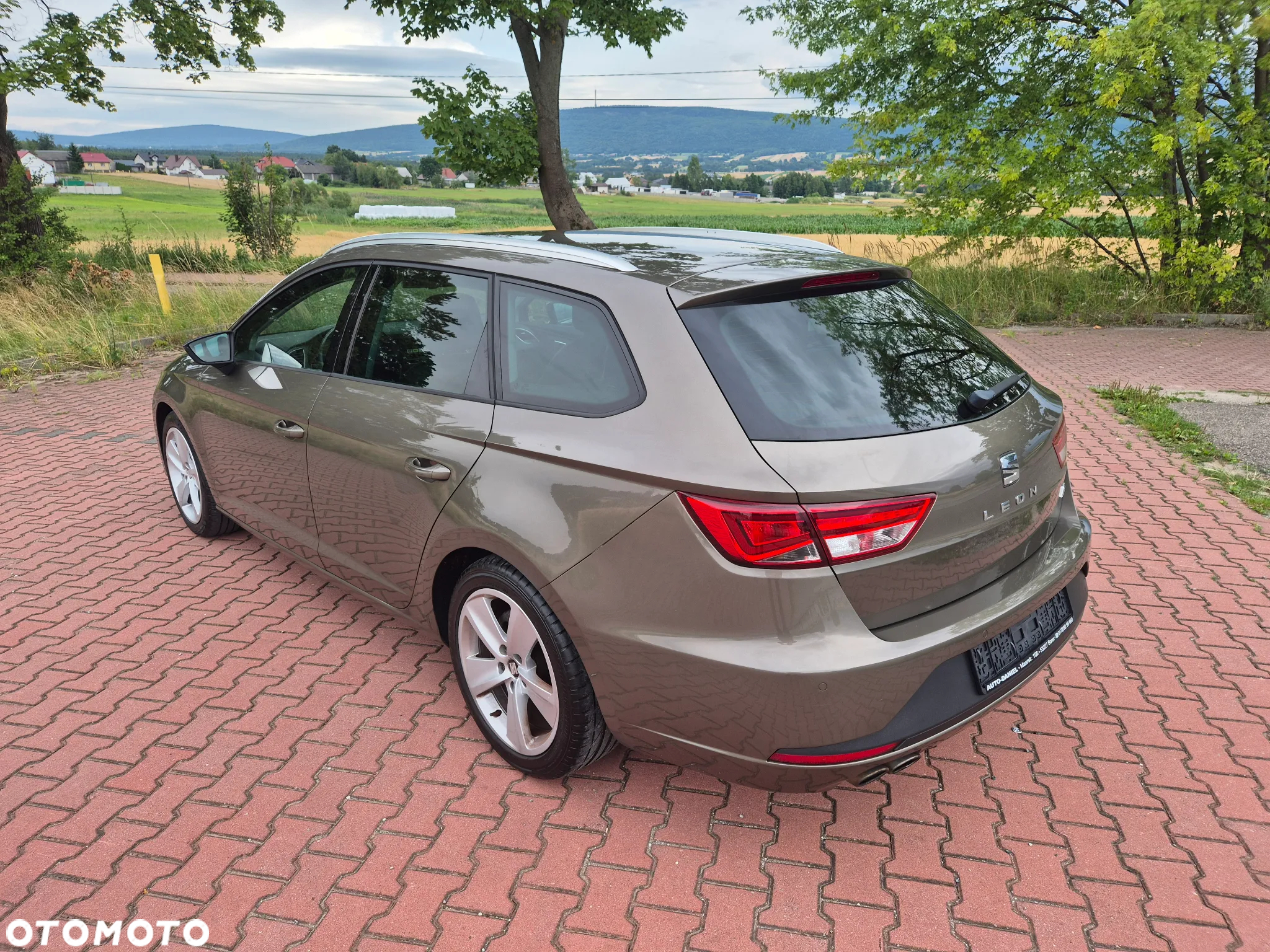 Seat Leon Sportstourer 2.0 TDI FR Plus - 6