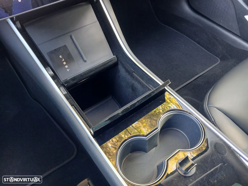 Tesla Model 3 - 24