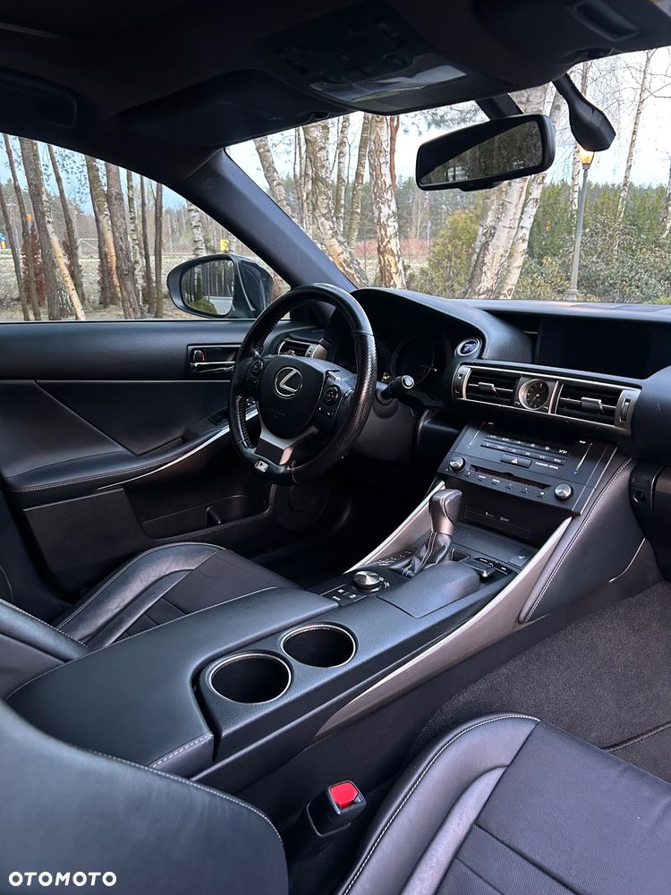 Lexus IS 300h F Sport EU6 - 9