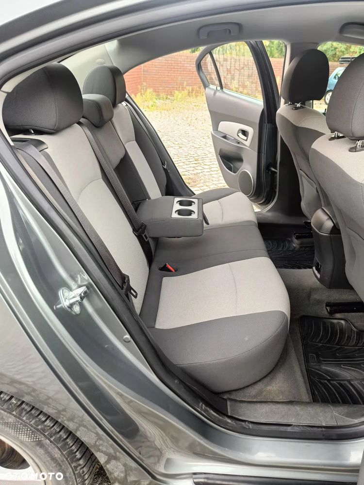 Chevrolet Cruze 1.6 - 25