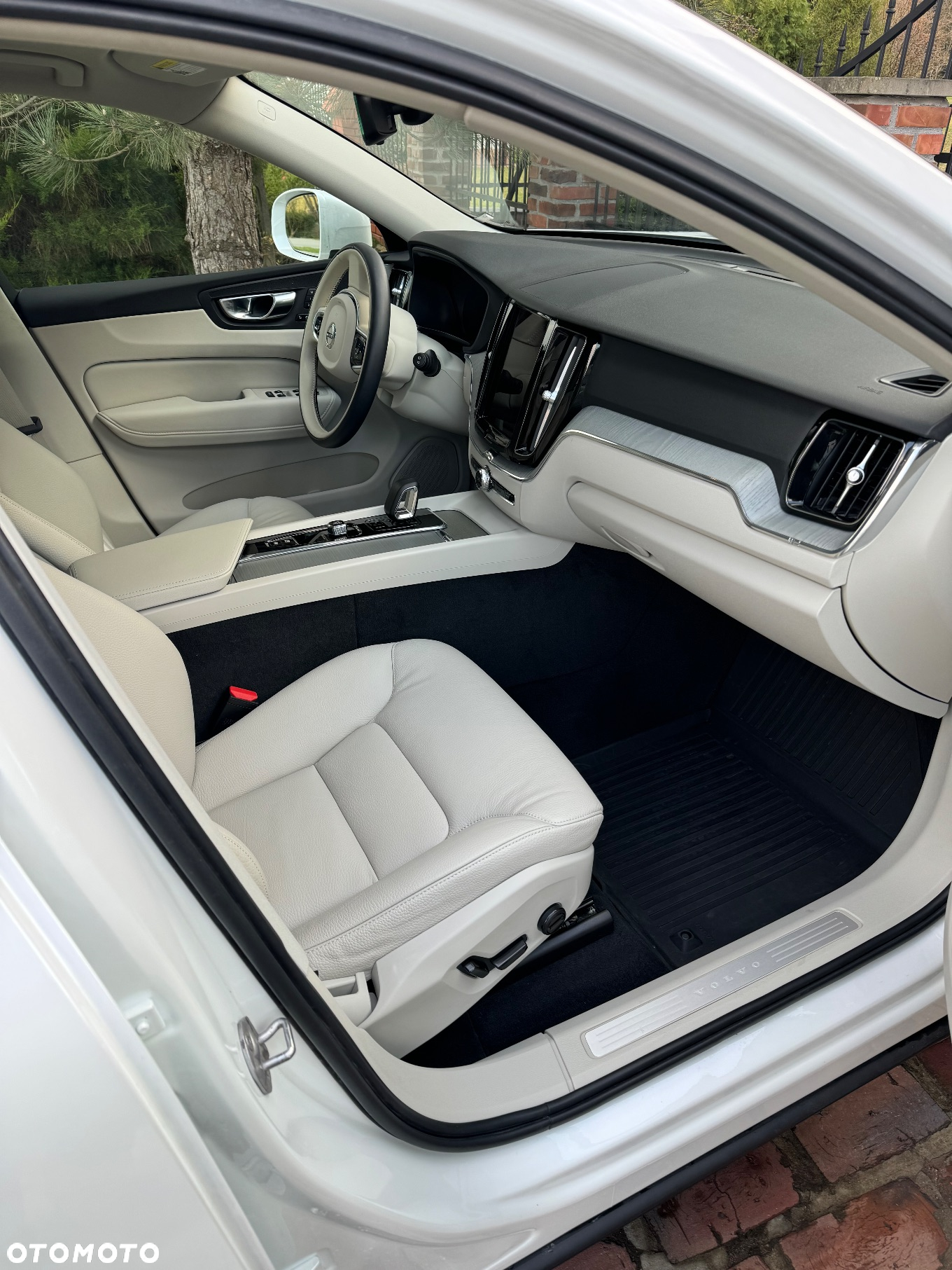 Volvo XC 60 B5 B AWD Plus Bright - 17