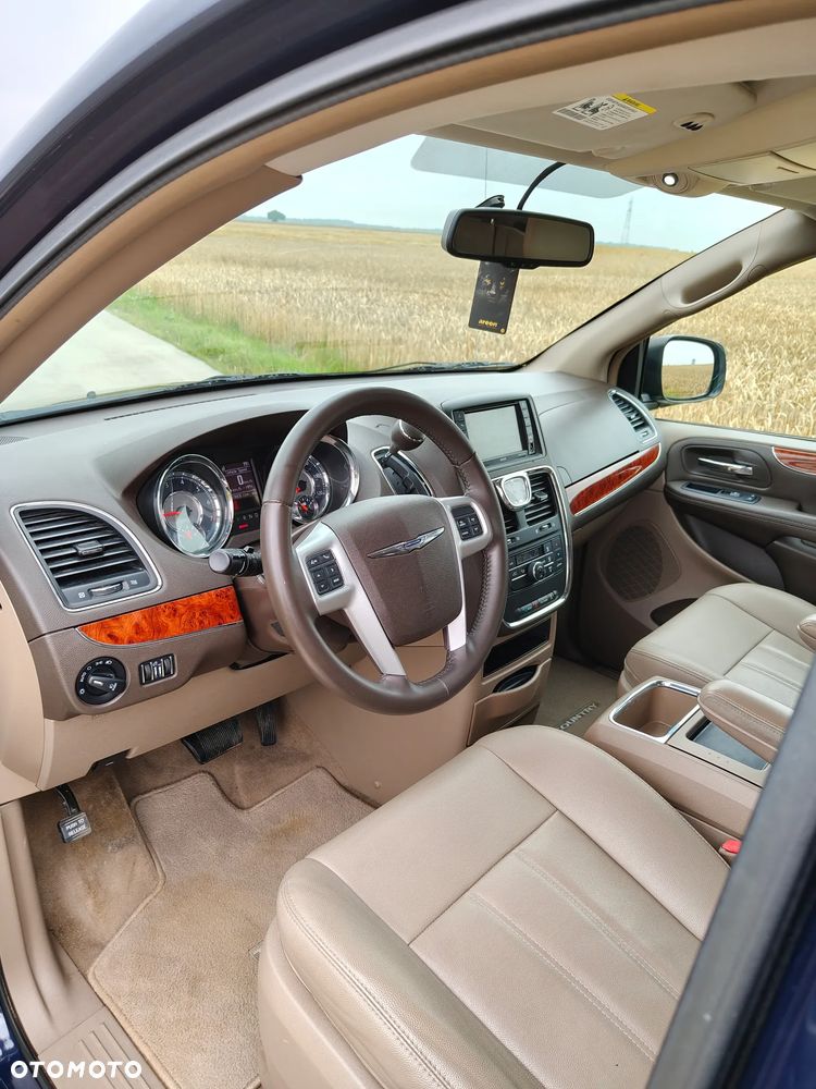 Chrysler Town & Country 3.6 Limited - 14