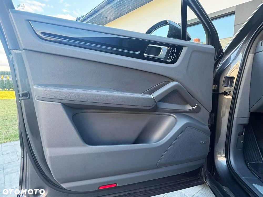 Porsche Cayenne Platinum Edition - 8