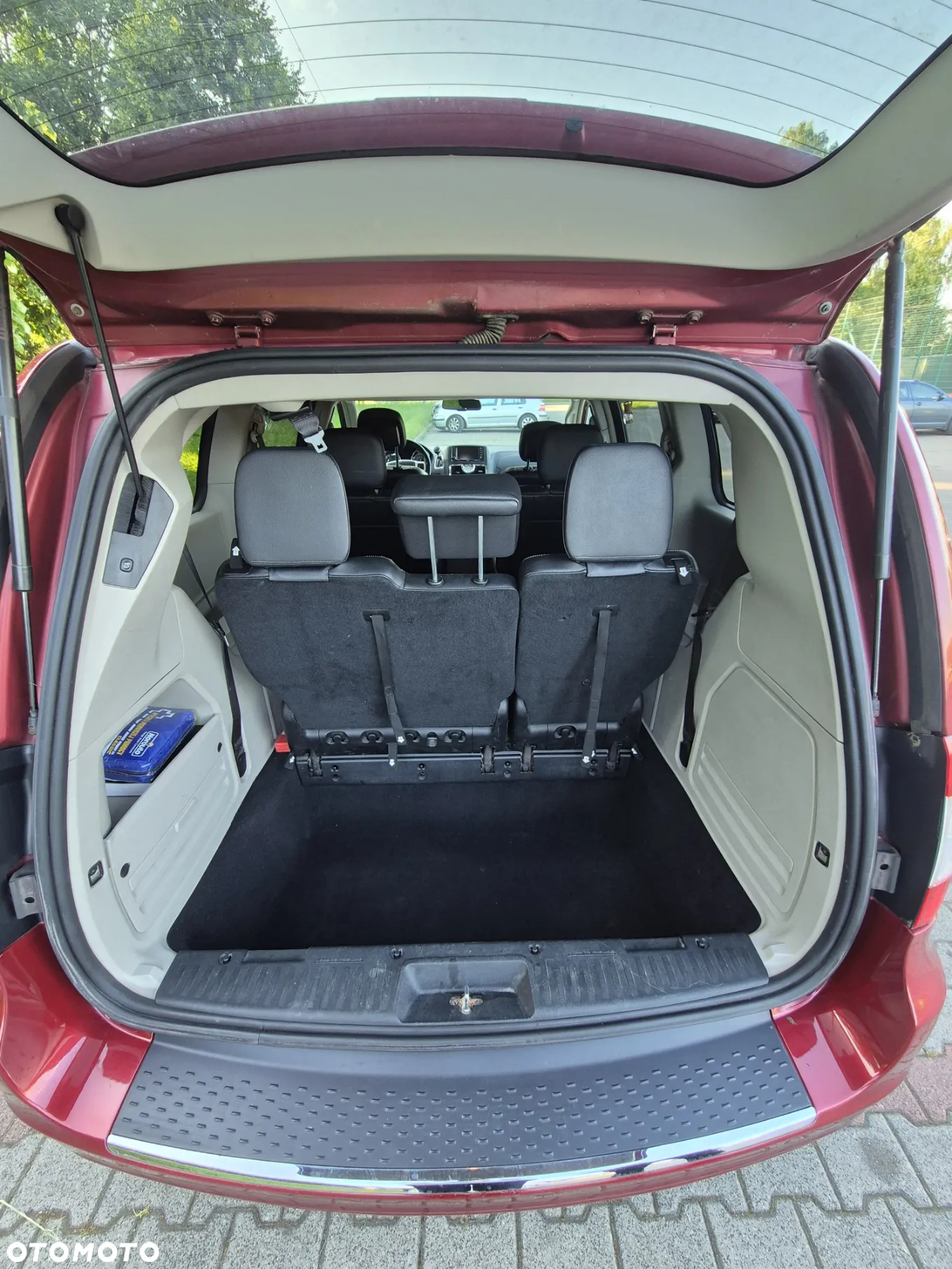 Chrysler Town & Country - 16