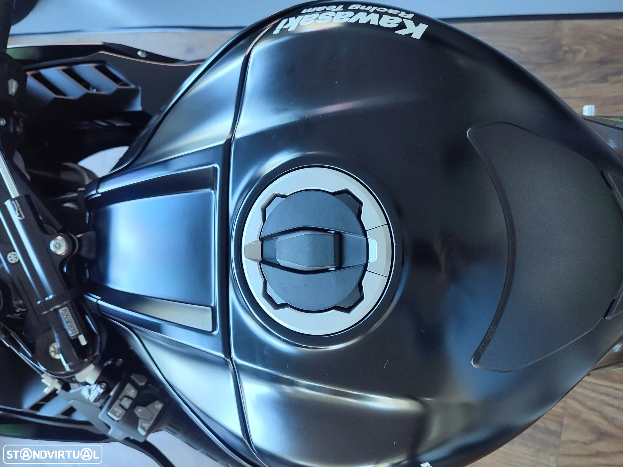 Kawasaki ZXR ZX-10R - 11