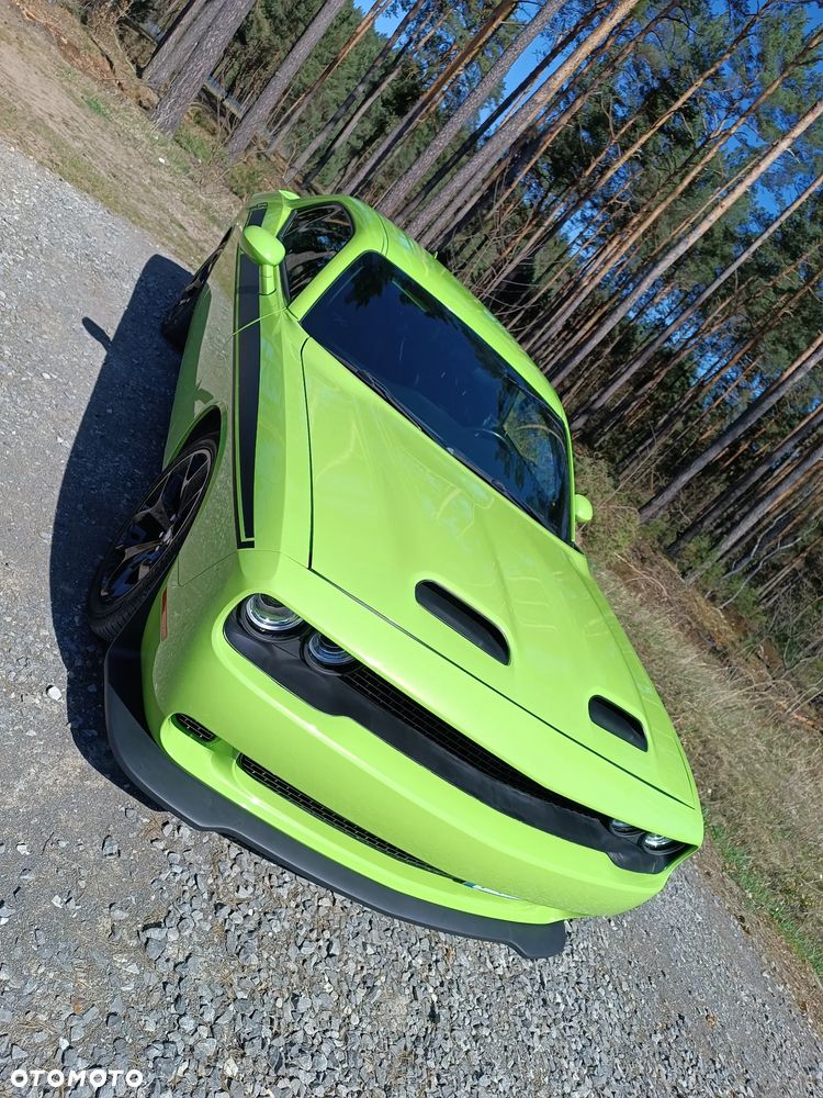 Dodge Challenger - 11