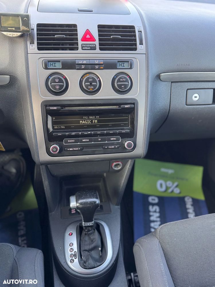 Volkswagen Touran 1.9 TDI DSG Highline - 9