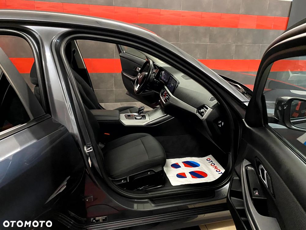 BMW Seria 3 320d Sport - 21