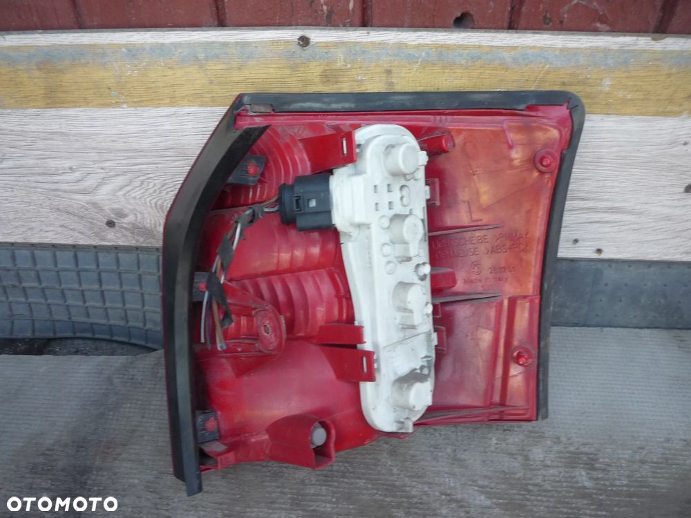 AUDI A4 B6 KOMBI LAMPA TYLNA LEWA LUB PRAWA - 9