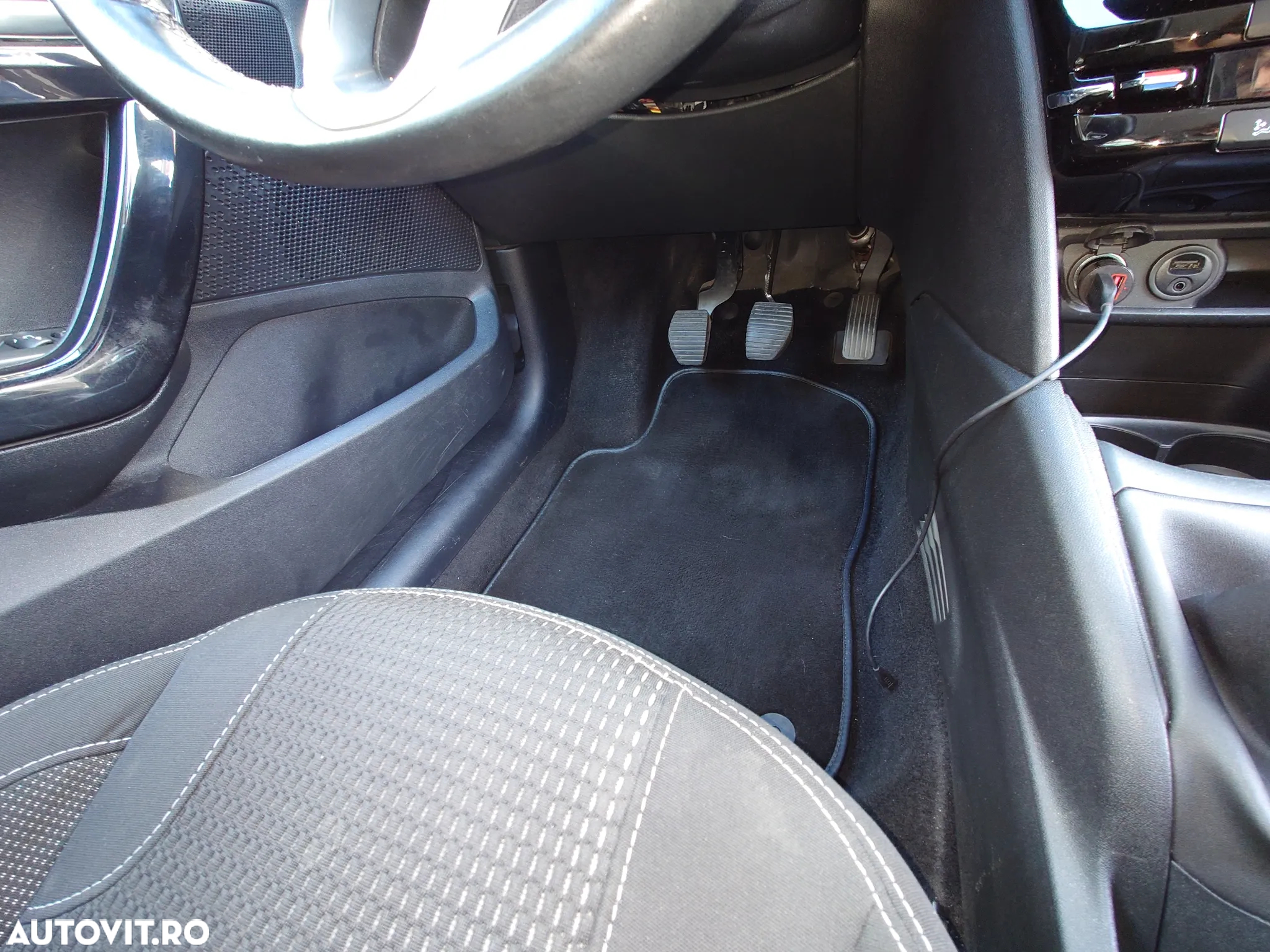 Peugeot 208 1.2 L PureTech Allure - 25