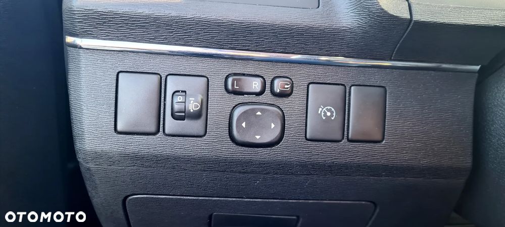 Toyota Avensis 1.8 Premium - 29