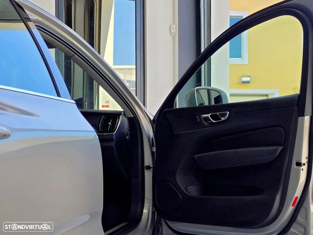 Volvo XC 60 2.0 T6 PHEV Inscription AWD - 27