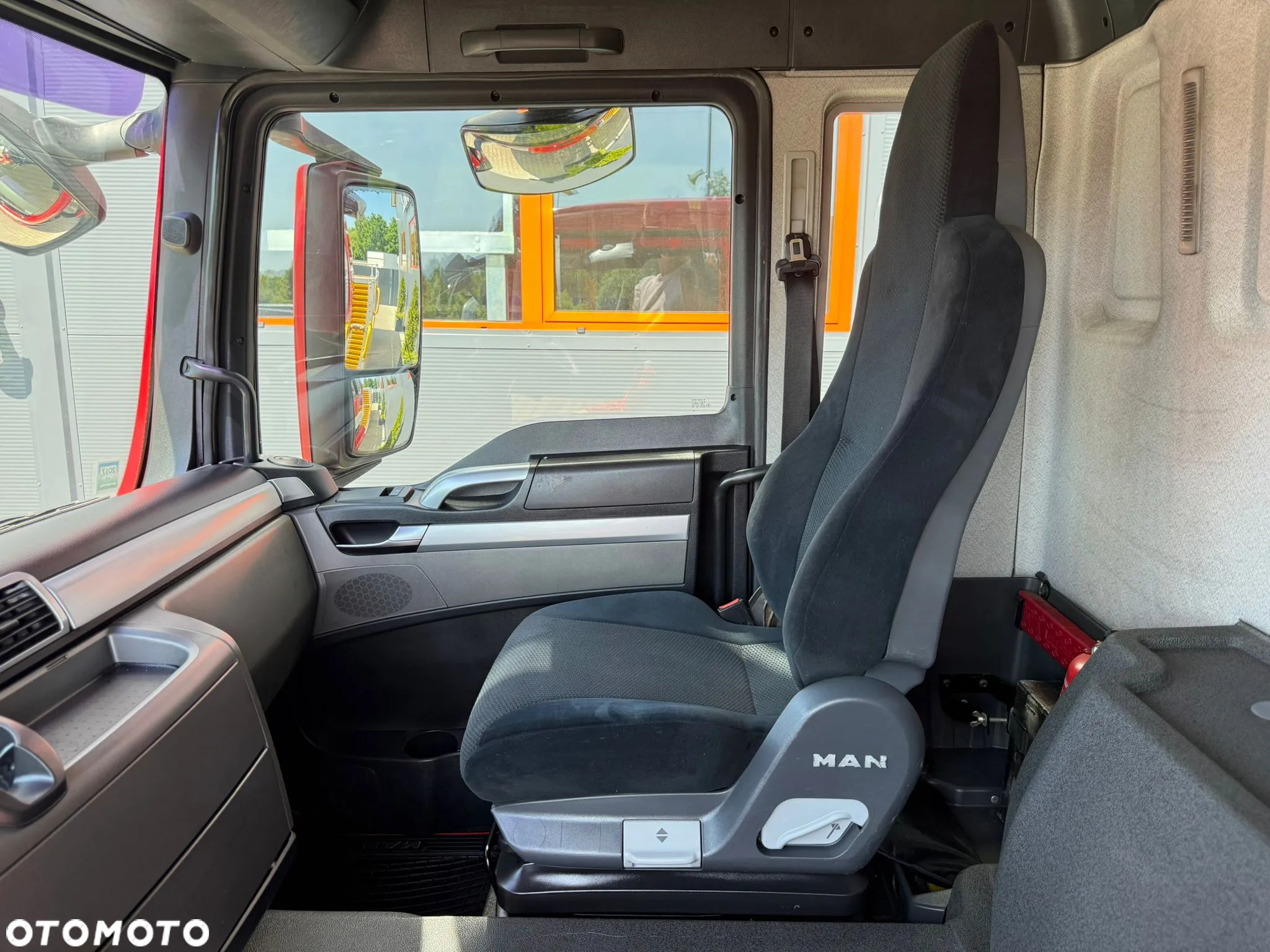MAN TGS TGX E5 26.320  / skrzynia / platforma / oś skrętna - 31