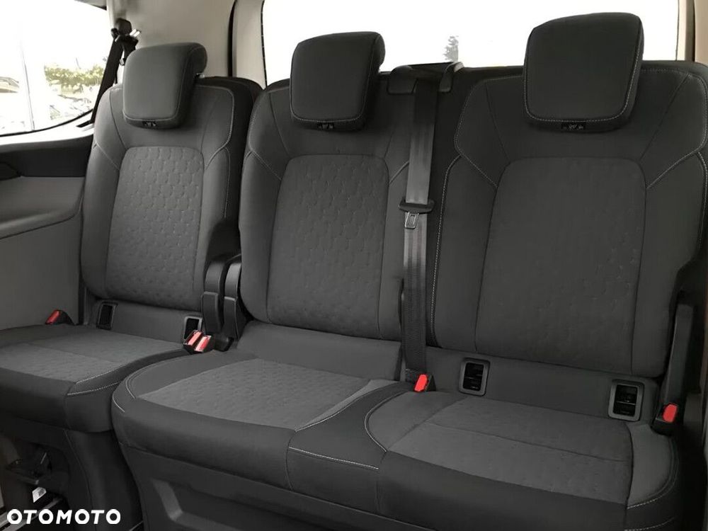 Ford Tourneo Custom - 13