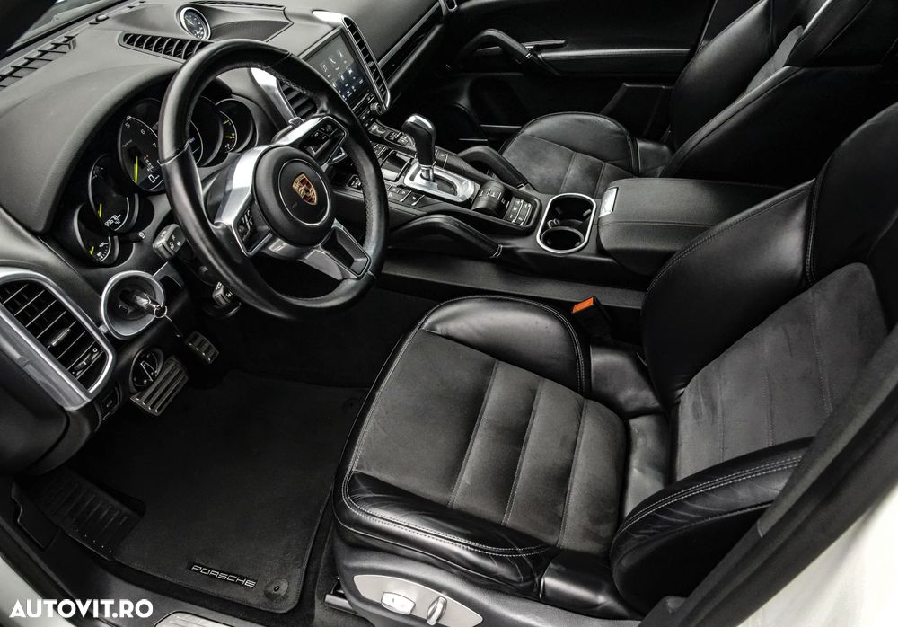 Porsche Cayenne - 12