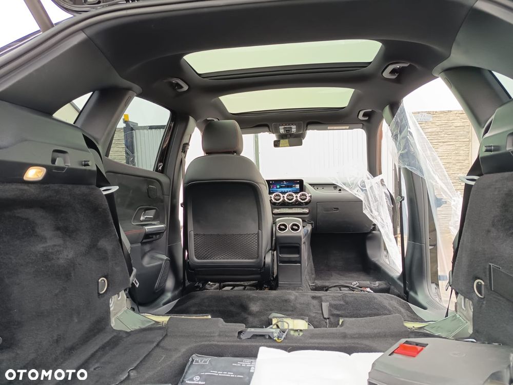 Mercedes-Benz GLA - 33