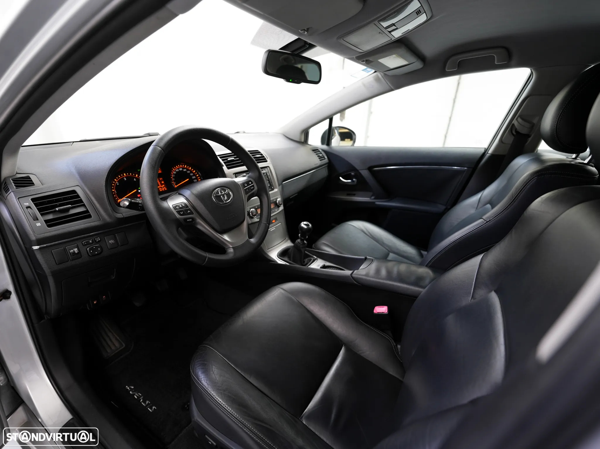 Toyota Avensis SD 2.0 D-4D Exclusive - 9