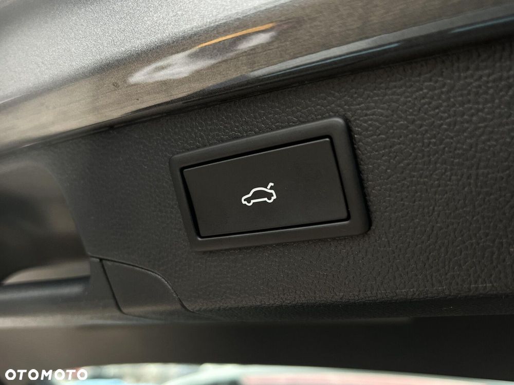 Volkswagen Passat Variant 2.0 TSI Elegance DSG - 32