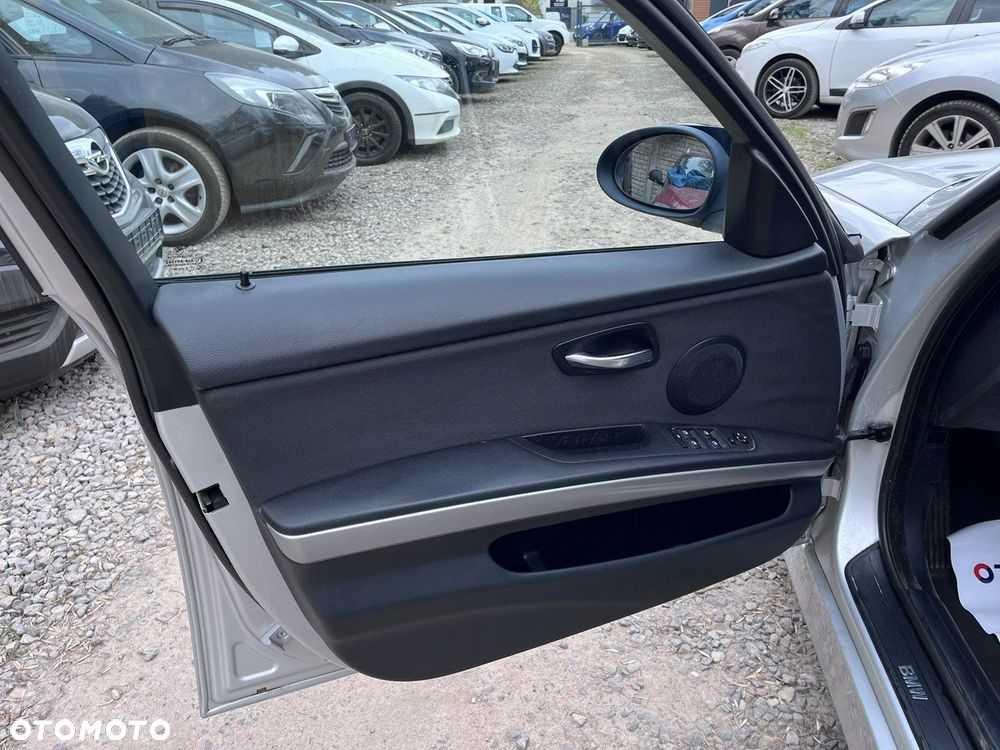 BMW Seria 3 318i - 15