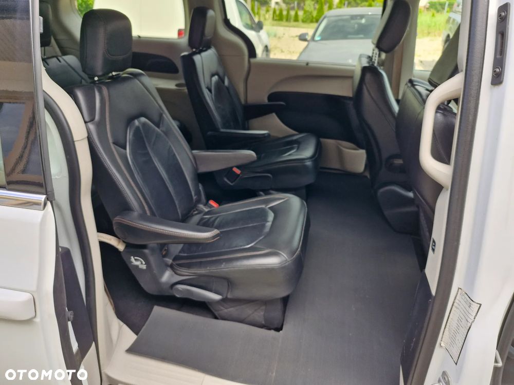 Chrysler Pacifica - 14