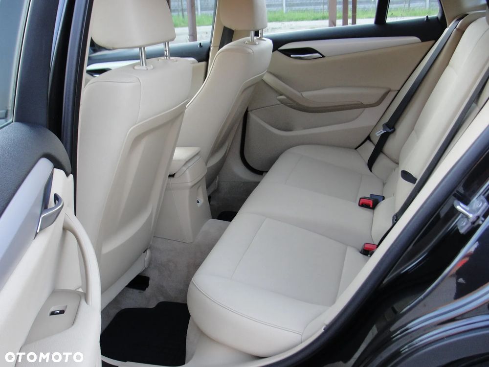 BMW X1 sDrive18d xLine - 29