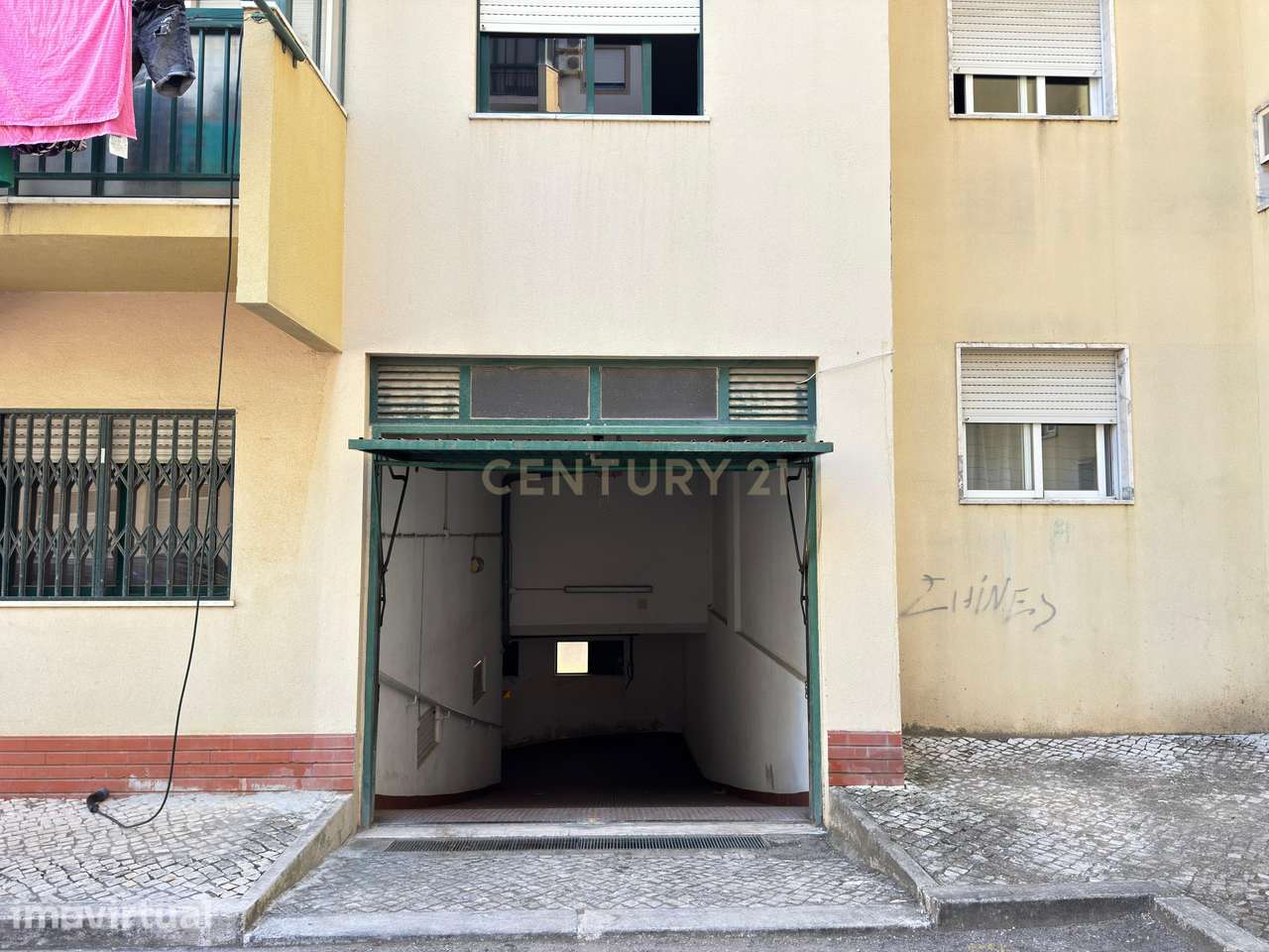 Box fechada no Bairro Afonso Costa | Setúbal - Grande imagem: 2/9
