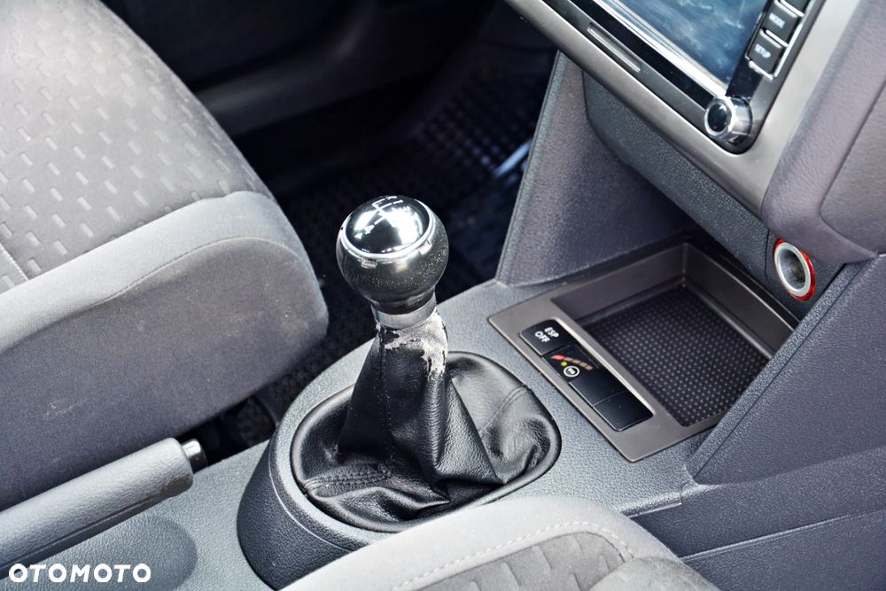 Volkswagen Touran 1.6 Basis - 16