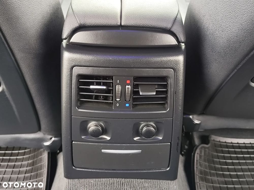 BMW Seria 3 318i - 29