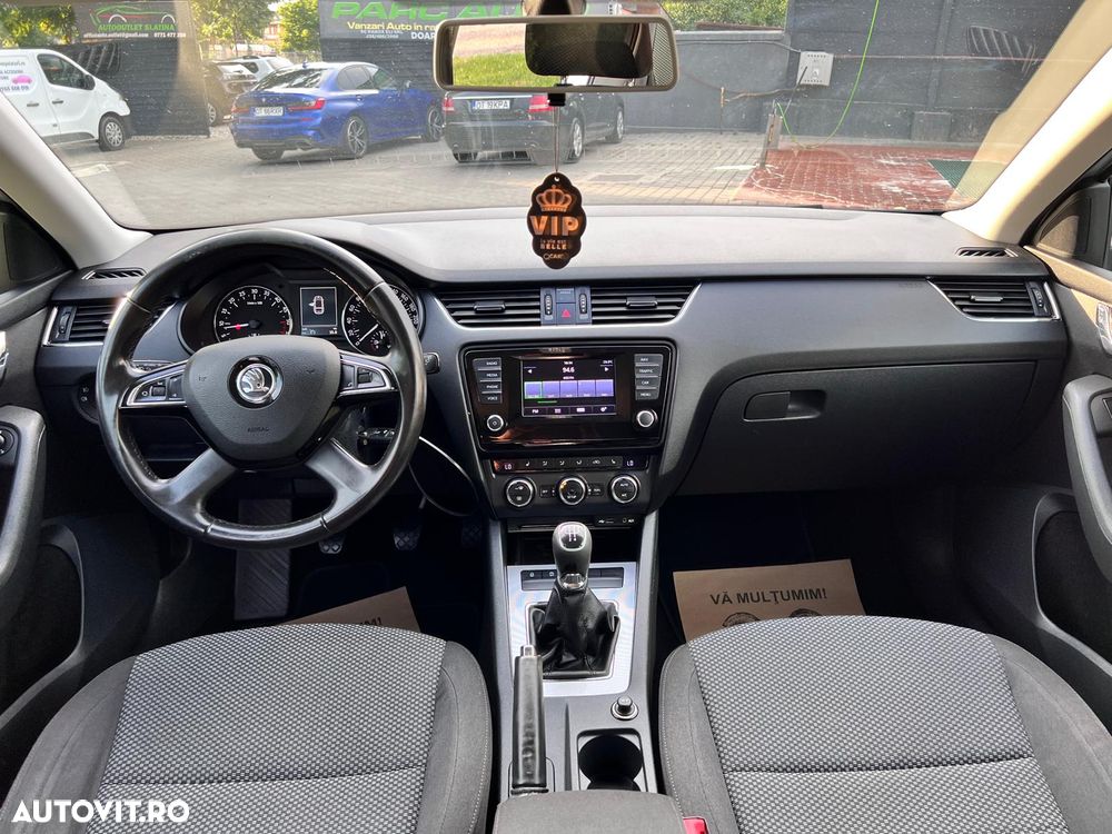 Skoda Octavia 1.6 TDI Premium Edition - 6