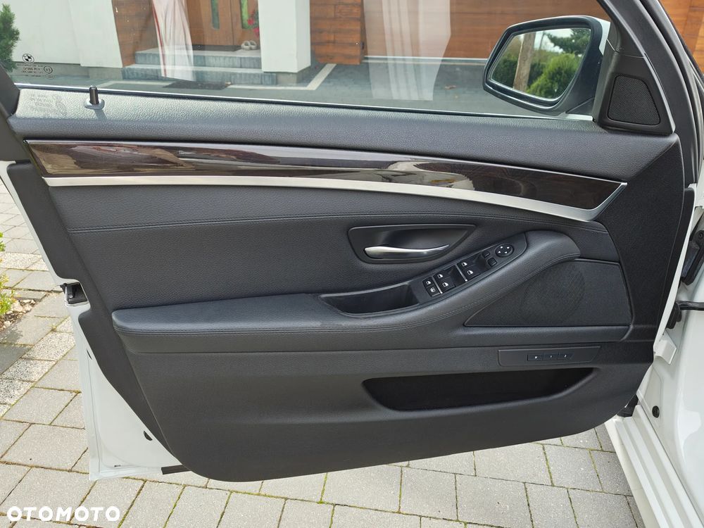 BMW Seria 5 530d Luxury Line - 13