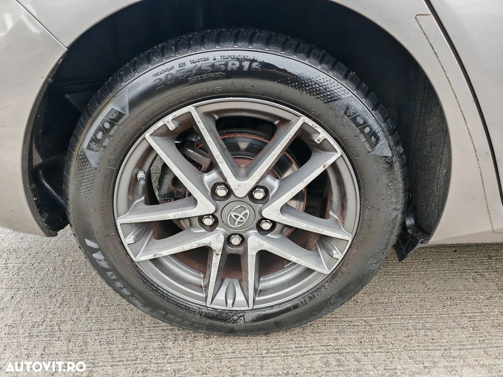 Toyota Auris 1.8 L VVT-i Hybrid Sol - 9