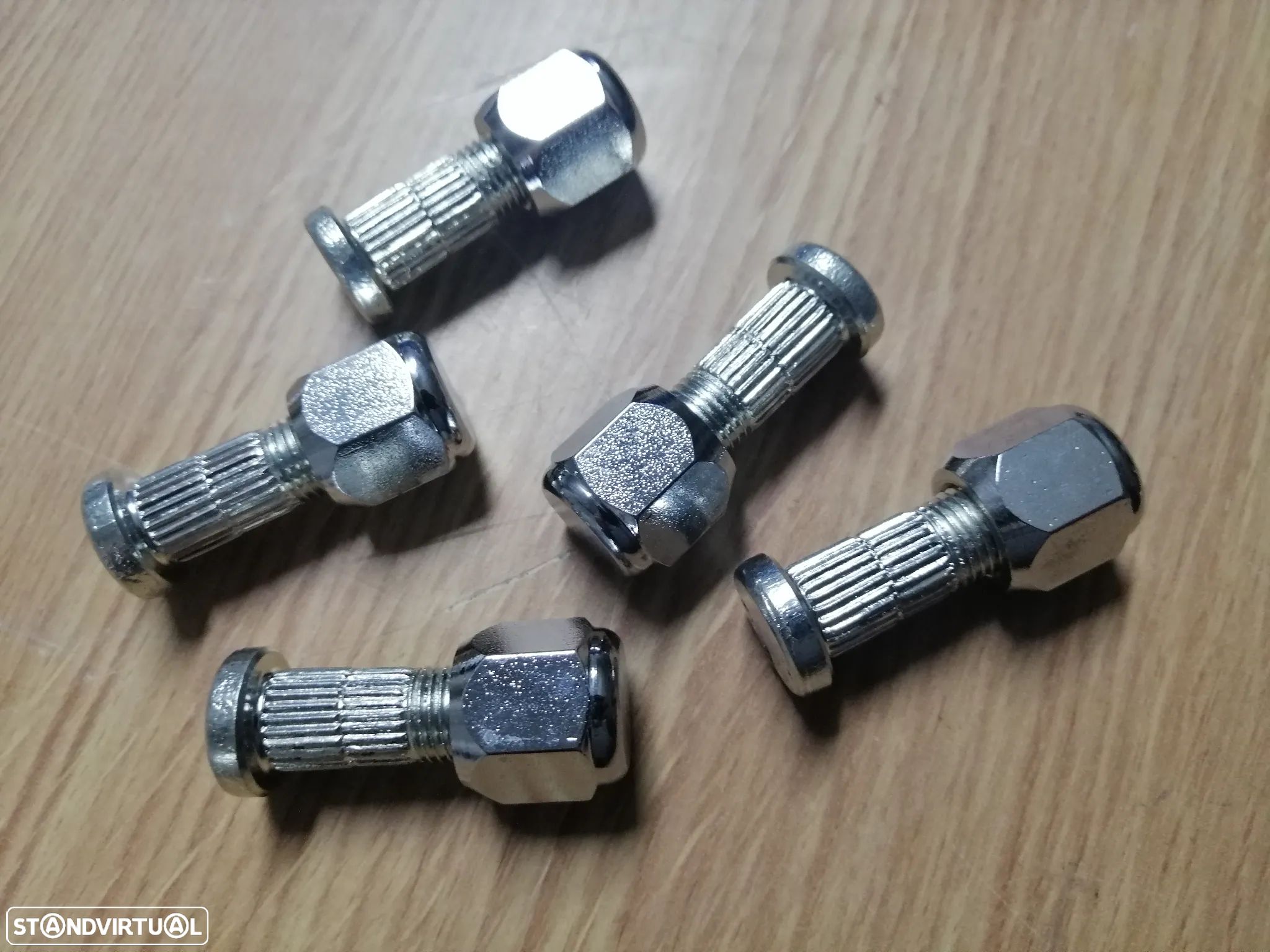 Perno e porca de roda Suzuki Samurai Vitara Jimny Santana - 1