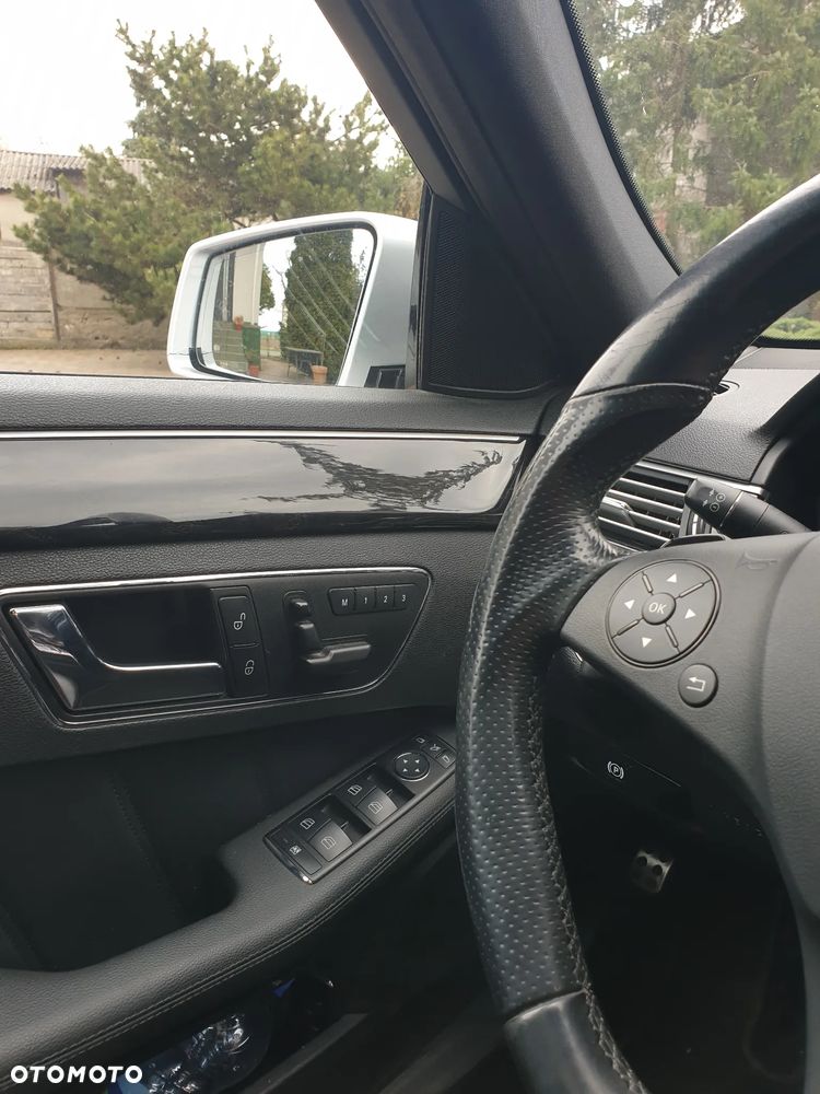 Mercedes-Benz Klasa E 350 CDI DPF 4Matic BlueEFFICIENCY 7G-TRONIC Avantgarde - 19