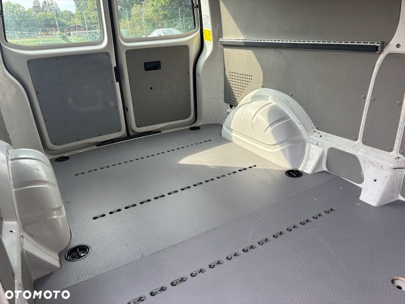 Volkswagen Transporter - 15