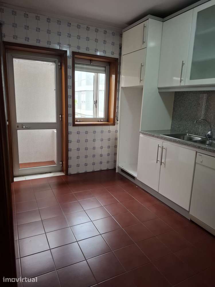 Apartamento T2 Av. Fernão de Magalhães - Grande imagem: 4/11