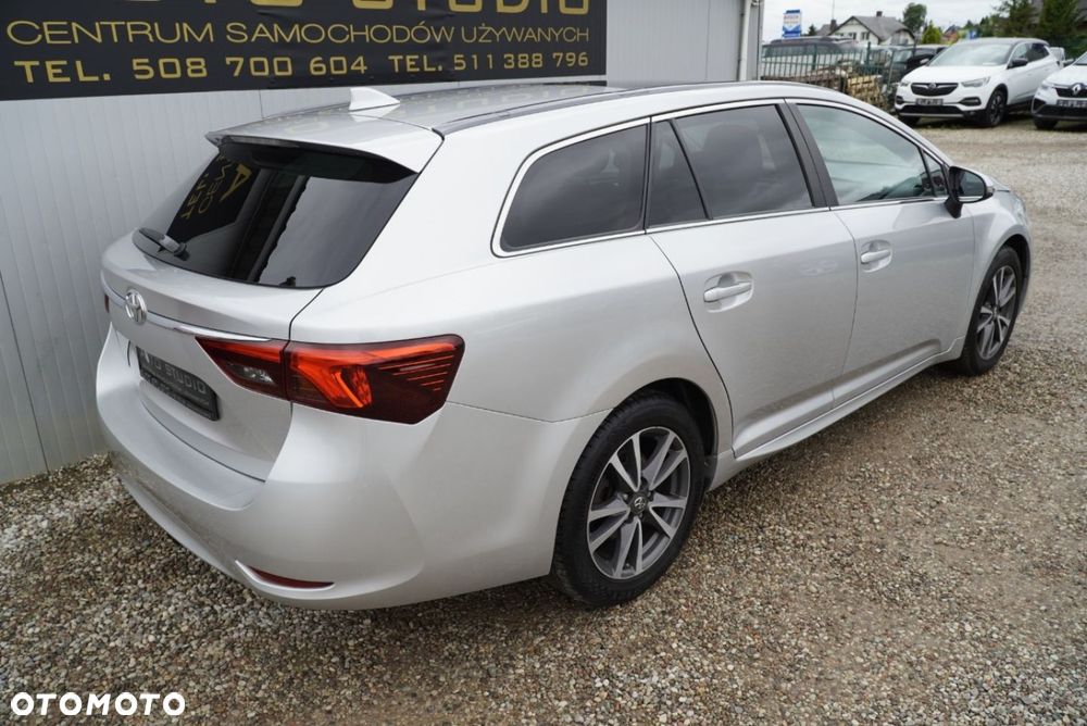 Toyota Avensis 2.0 D-4D Premium - 3