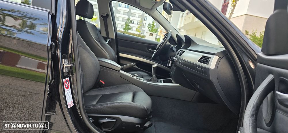 BMW 320 d Touring Navigation Sport - 15