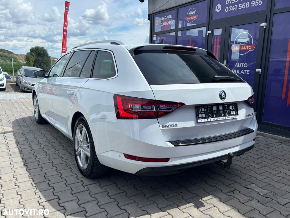 Skoda Superb 2.0 TDI DSG Ambition - 8