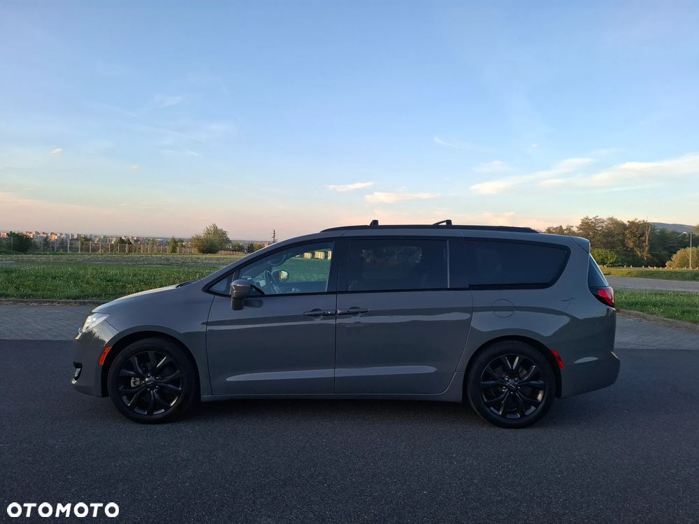 Chrysler Pacifica - 6