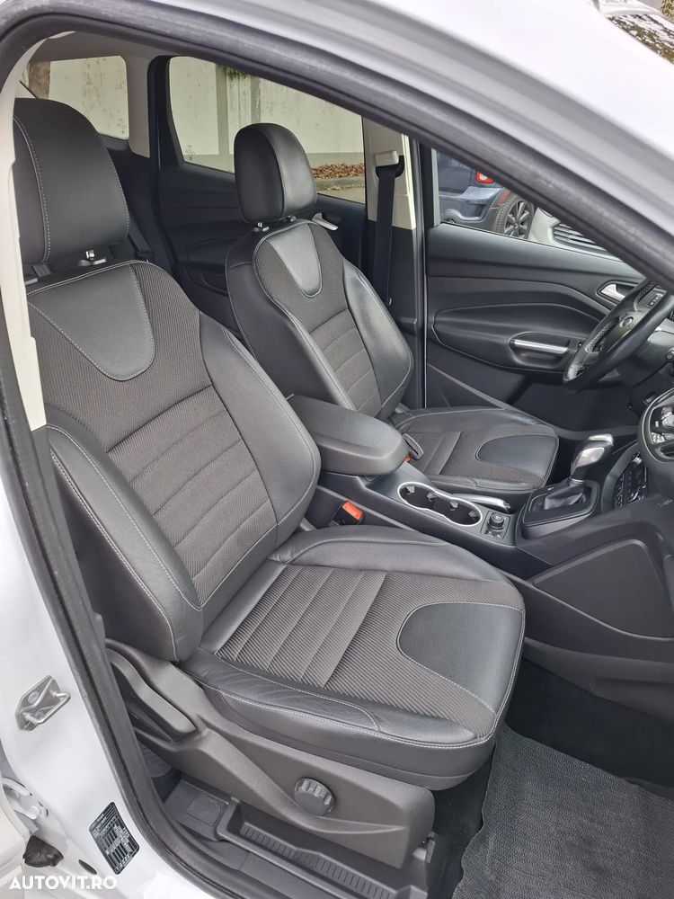 Ford Kuga 2.0 TDCi Powershift 4WD Titanium - 6