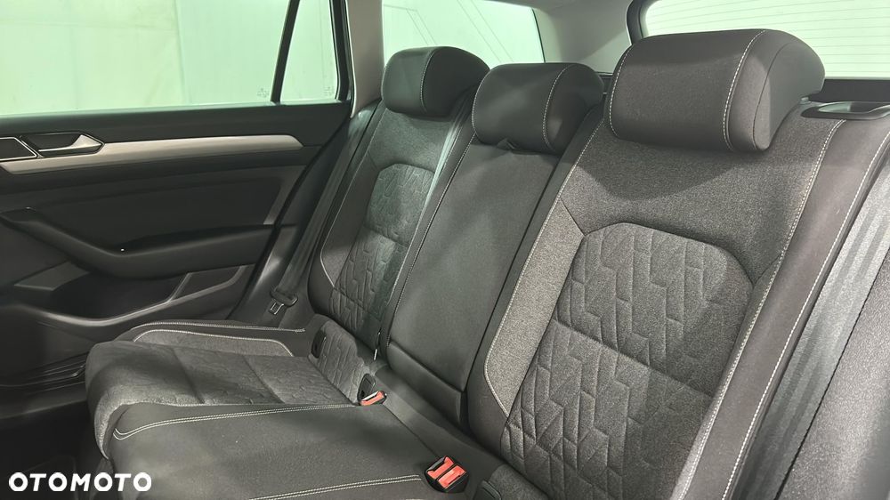 Volkswagen Passat - 13