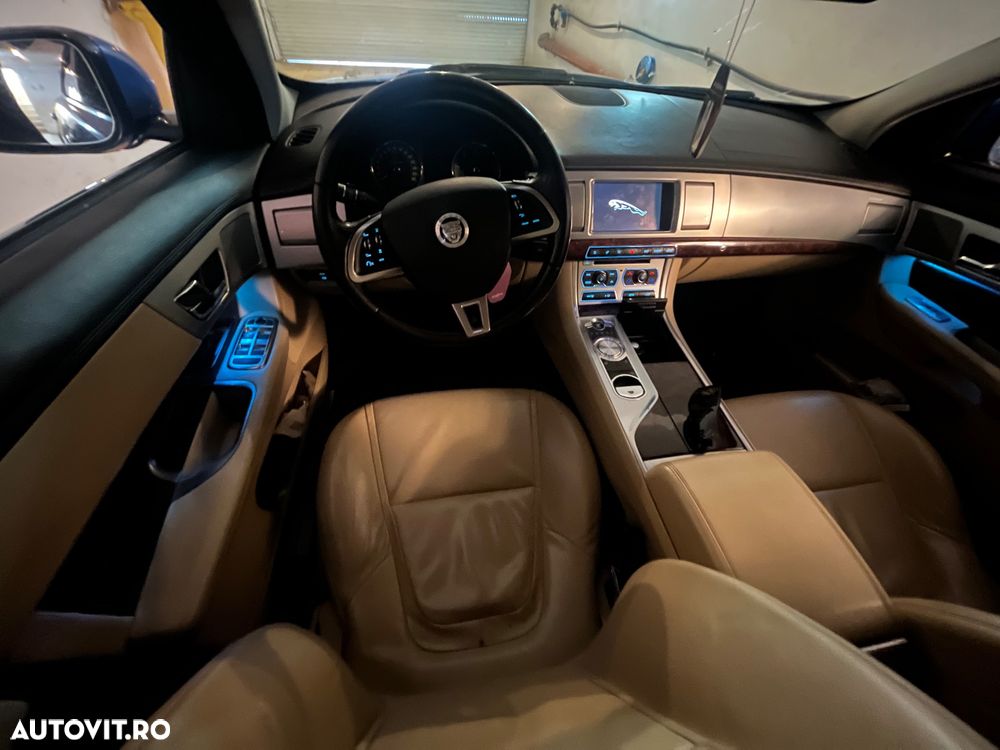 Jaguar XF 2.2D Portfolio - 6