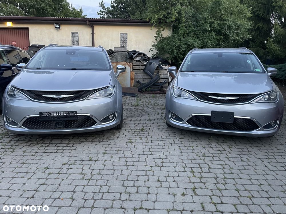 Chrysler Pacifica - 36