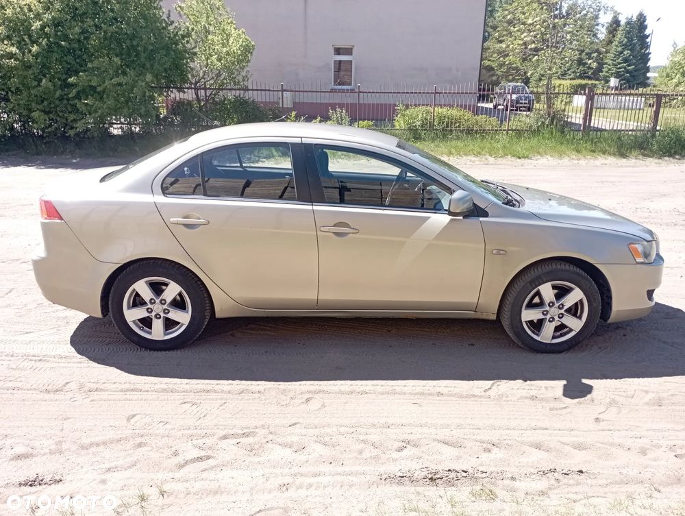 Mitsubishi Lancer 1.8 Invite - 4